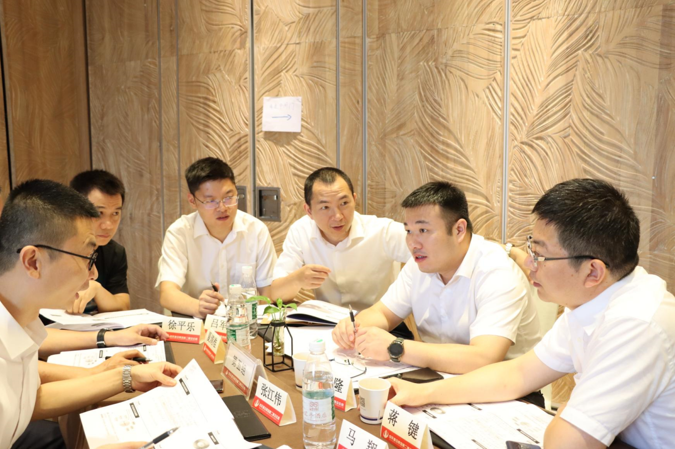 2021年6月25日-26日，豪运国际二建组织开展了2021年中高层主管执行力培训。本次培训特邀清华、北大、上海交大总裁班讲师，中国企业家协会特聘高级讲师许晋老师进行授课。